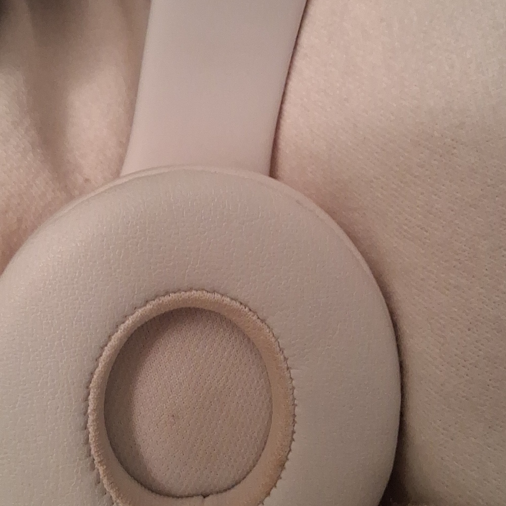 Beats Solo 3 Used Few Times. - Picture 11 of 13